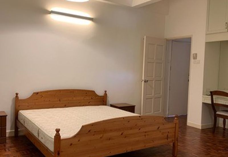 Sri Puteri (Earls Court), Ukay Perdana