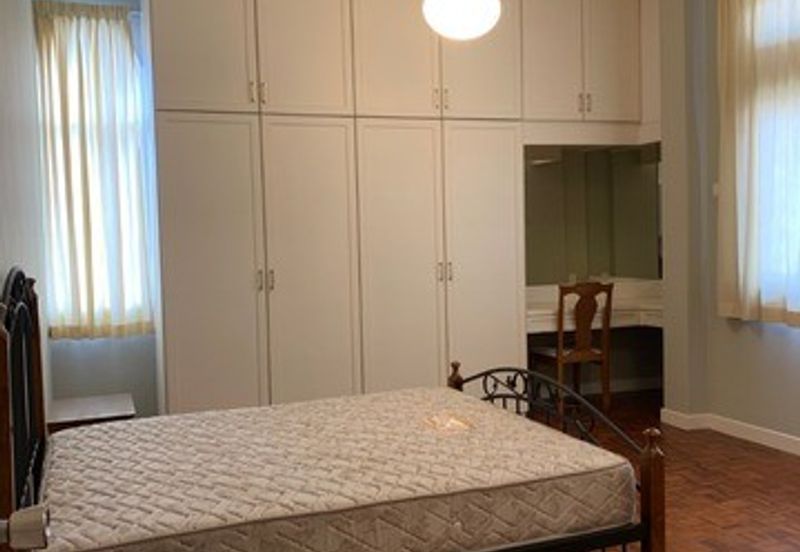 Sri Puteri (Earls Court), Ukay Perdana