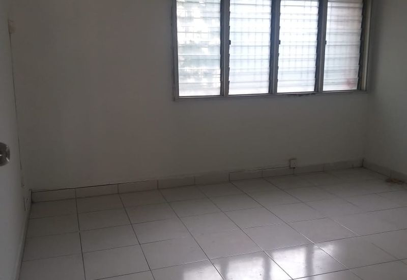 Taman Connaught Landed House for RENT