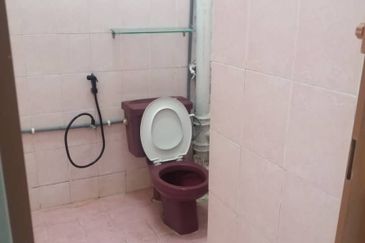 Taman Connaught Landed House for RENT