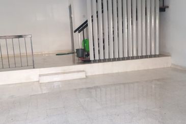 Taman Connaught Landed House for RENT