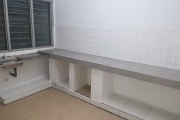 Taman Connaught Landed House for RENT