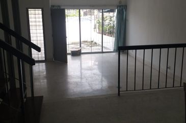 Taman Connaught Landed House for RENT