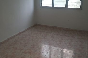 Taman Connaught Landed House for RENT