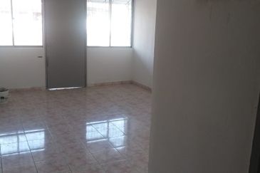 Taman Connaught Landed House for RENT