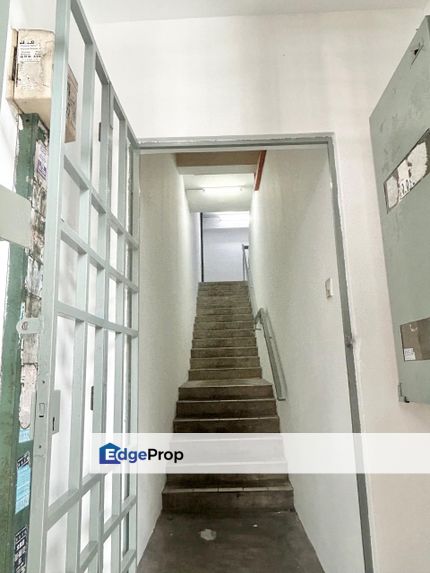 Sri damansara 1st floor office facing main road for rent., Kuala Lumpur, Damansara
