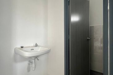 For Rent 2units Single Storey Shoplot,  Meridin East