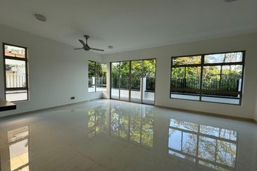 For Sale  35x85 Double Storey Semi D @ Horizon Hills Golf View