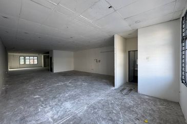 For Rent 22x70 double storey shoplot 2nd flr @ Taman Anggerik Impian Emas