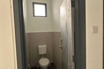 For Rent 20 x 60 Single Storey shoplot @Kulai