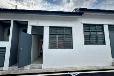 For Rent 20 x 60 Single Storey shoplot @Kulai