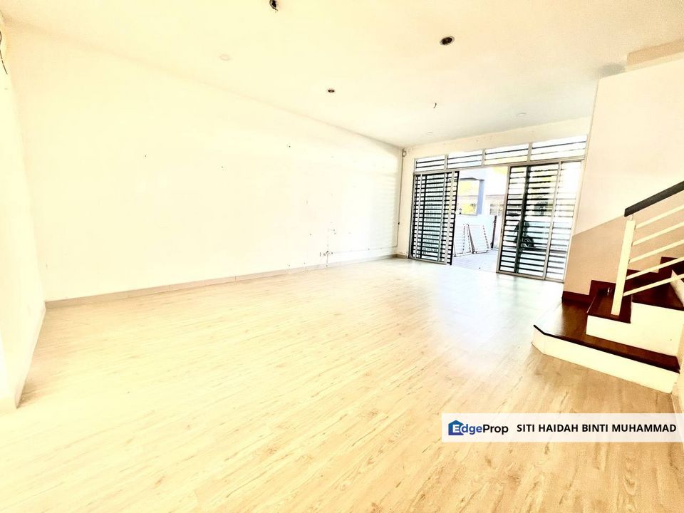 Double Storey Terrace Laman Bakawali Kota Seriemas Nilai N9, Negeri Sembilan, Nilai