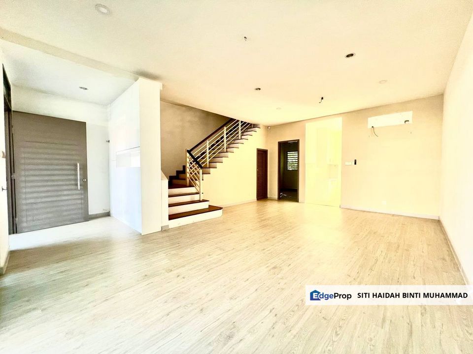 Double Storey Terrace Laman Bakawali Kota Seriemas Nilai N9, Negeri Sembilan, Nilai