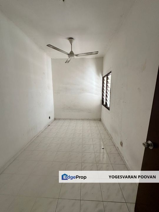 Low cost flat at Goodyear Court 10 for Sale in USJ 15 , Selangor, Subang Jaya