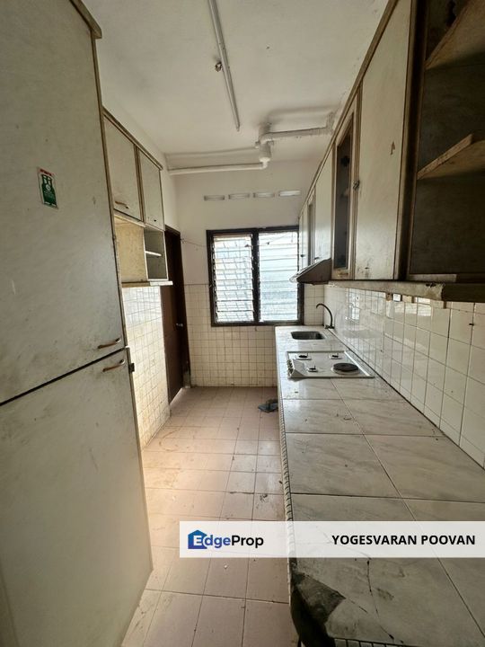 Low cost flat at Goodyear Court 10 for Sale in USJ 15 , Selangor, Subang Jaya
