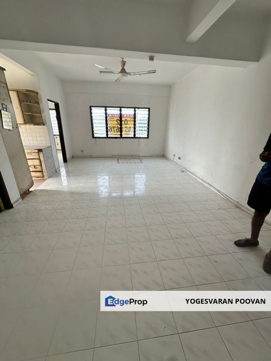 Low cost flat at Goodyear Court 10 for Sale in USJ 15 , Selangor, Subang Jaya