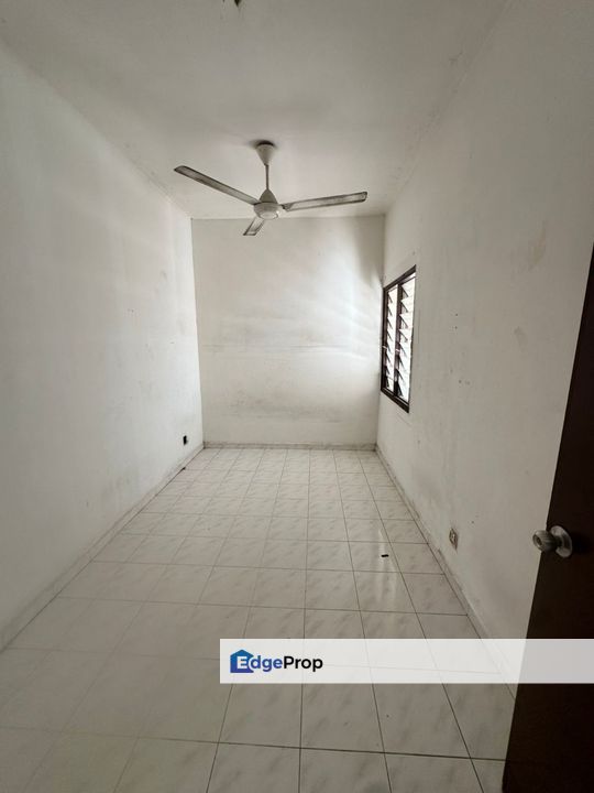 Low cost flat at Goodyear Court 10 for Rent in USJ 15, Selangor, Subang Jaya