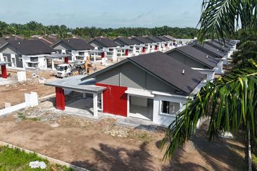 Pulau Indah ( Pulau Lumut )