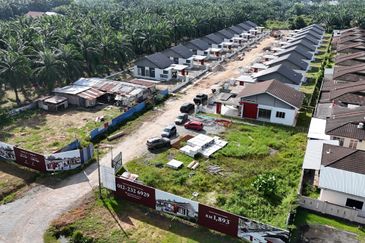 Pulau Indah ( Pulau Lumut )