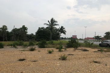 MERCHANG MARANG DEKAT PANTAI, TANAH PEMBANGUNAN 