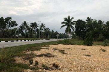 MERCHANG MARANG DEKAT PANTAI, TANAH PEMBANGUNAN 