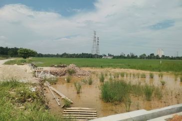 LOT BANGLO TANJONG KLING MELAKA TEPI SAWAH
