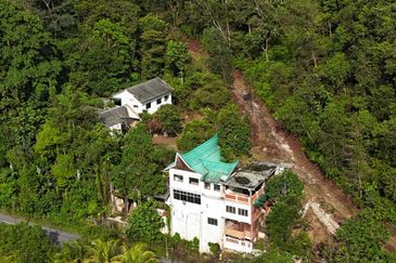 Kampung Sungai Semungkis