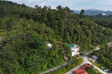Kampung Sungai Semungkis
