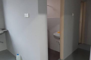 TAMAN SRI PUTRA SHOP OFFICE FOR RENT JALAN KEMPAS LAMA  