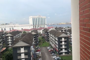 Tanjung Puteri Condominium