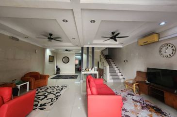 Jalan Enggang Timur 8