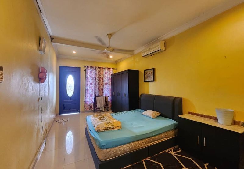 Jalan Enggang Timur 8