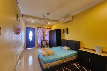 Jalan Enggang Timur 8