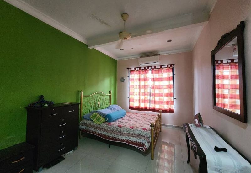 Jalan Enggang Timur 8