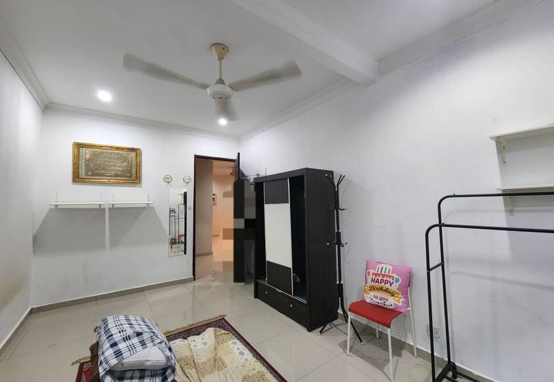 Jalan Enggang Timur 8