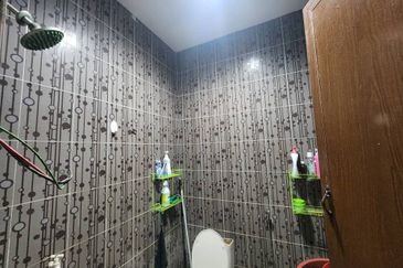 Jalan Enggang Timur 8