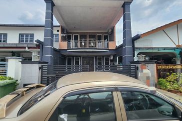 Jalan Enggang Timur 8