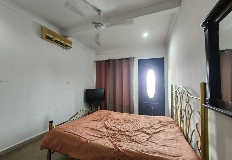 Jalan Enggang Timur 8