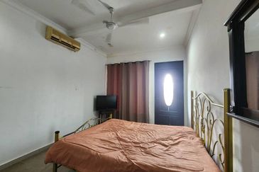 Jalan Enggang Timur 8