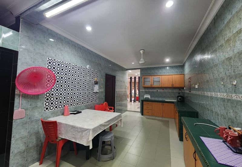 Jalan Enggang Timur 8