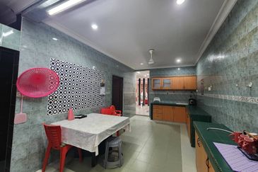 Jalan Enggang Timur 8