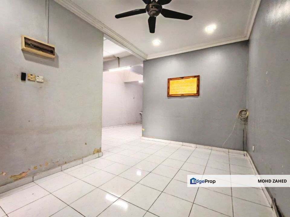 FACING OPEN PLAYGROUND Taman Sri Serdang Seri Kembangan Single Storey for Sale untuk dijual, Selangor, Seri Kembangan