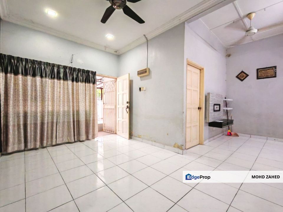 FACING OPEN PLAYGROUND Taman Sri Serdang Seri Kembangan Single Storey for Sale untuk dijual, Selangor, Seri Kembangan