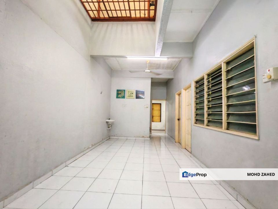 FACING OPEN PLAYGROUND Taman Sri Serdang Seri Kembangan Single Storey for Sale untuk dijual, Selangor, Seri Kembangan