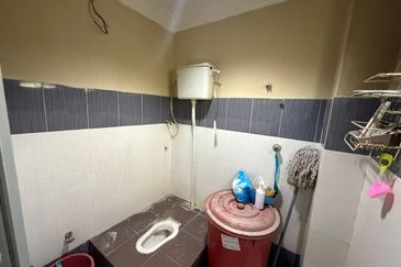 FACING OPEN Taman Fairuza near Tasik Tambahan Ampang Campuran Double Storey for Sale untuk dijual