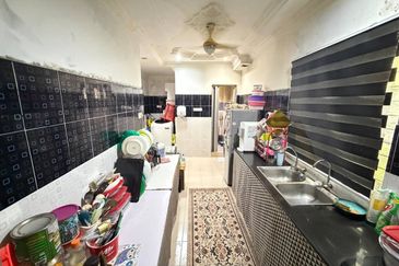 FACING OPEN Taman Fairuza near Tasik Tambahan Ampang Campuran Double Storey for Sale untuk dijual