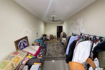 FACING OPEN Taman Fairuza near Tasik Tambahan Ampang Campuran Double Storey for Sale untuk dijual