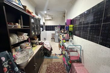 FACING OPEN Taman Fairuza near Tasik Tambahan Ampang Campuran Double Storey for Sale untuk dijual