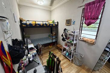 FACING OPEN Taman Fairuza near Tasik Tambahan Ampang Campuran Double Storey for Sale untuk dijual