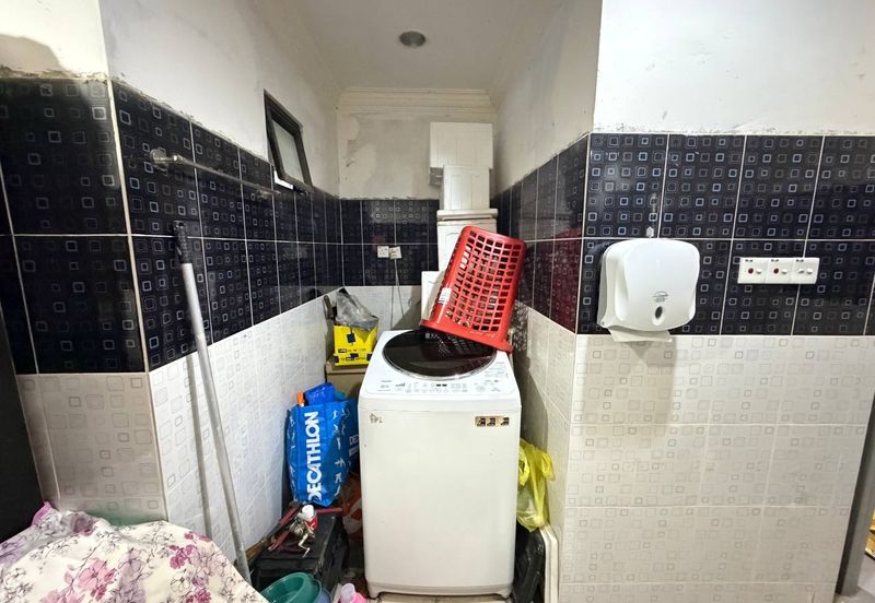 FACING OPEN Taman Fairuza near Tasik Tambahan Ampang Campuran Double Storey for Sale untuk dijual